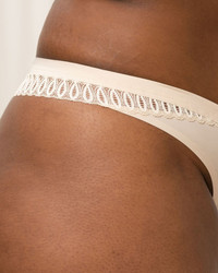 Majtki stringi Aura Spotlight High Leg string Triumph 10207998 - beżowe